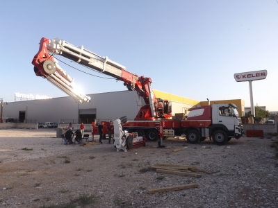 On-Board Mobile Cranes